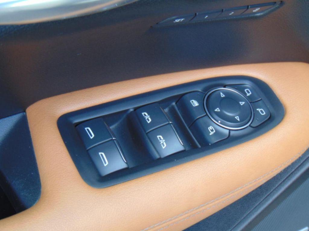 used 2022 Cadillac XT5 car, priced at $21,900