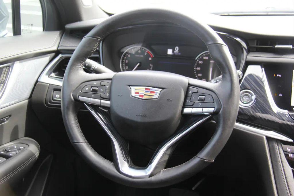 used 2024 Cadillac XT6 car, priced at $30,900
