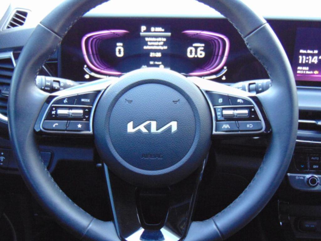 used 2025 Kia Seltos car, priced at $15,900