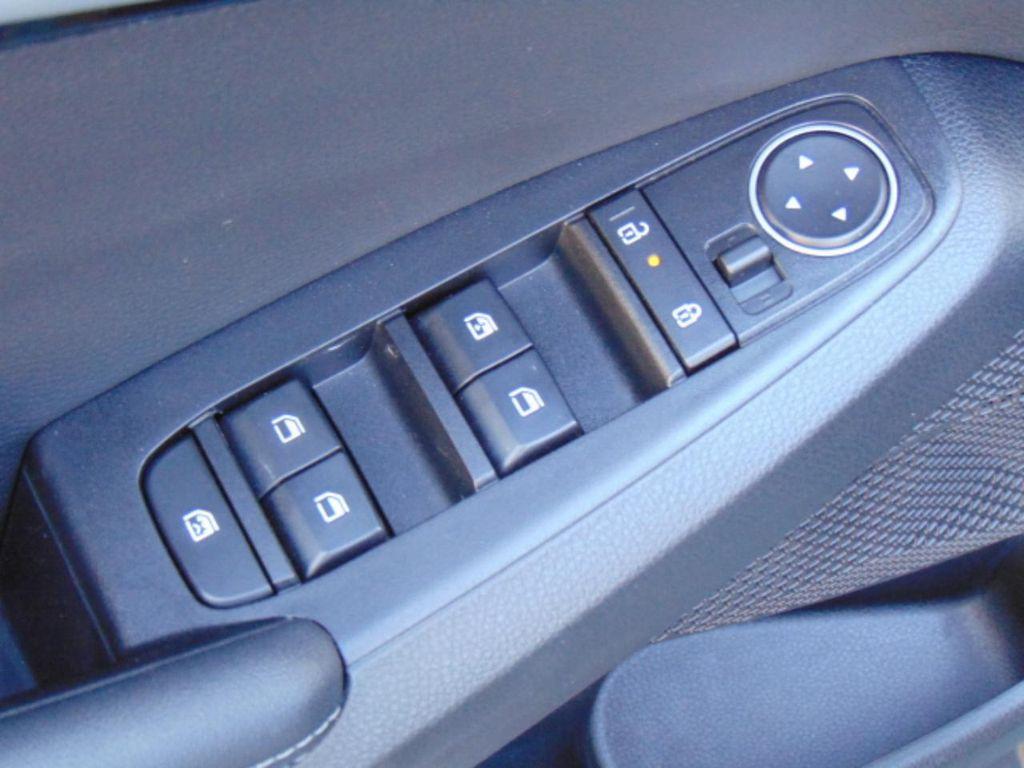 used 2025 Kia Seltos car, priced at $15,900