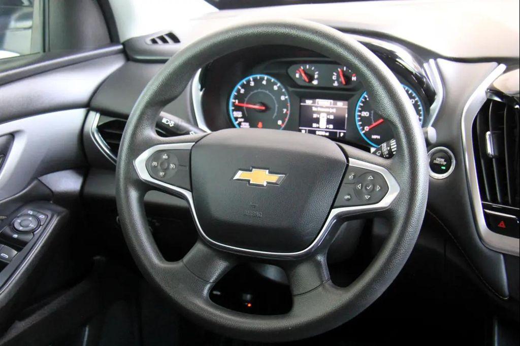 used 2021 Chevrolet Traverse car, priced at $14,900