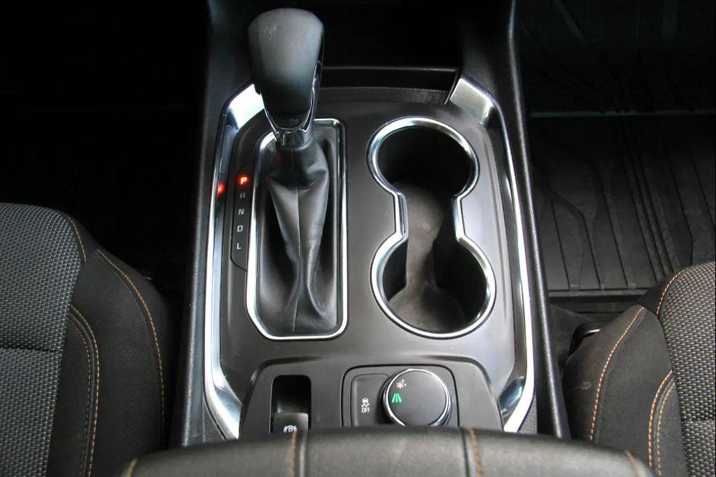 used 2021 Chevrolet Traverse car, priced at $14,900