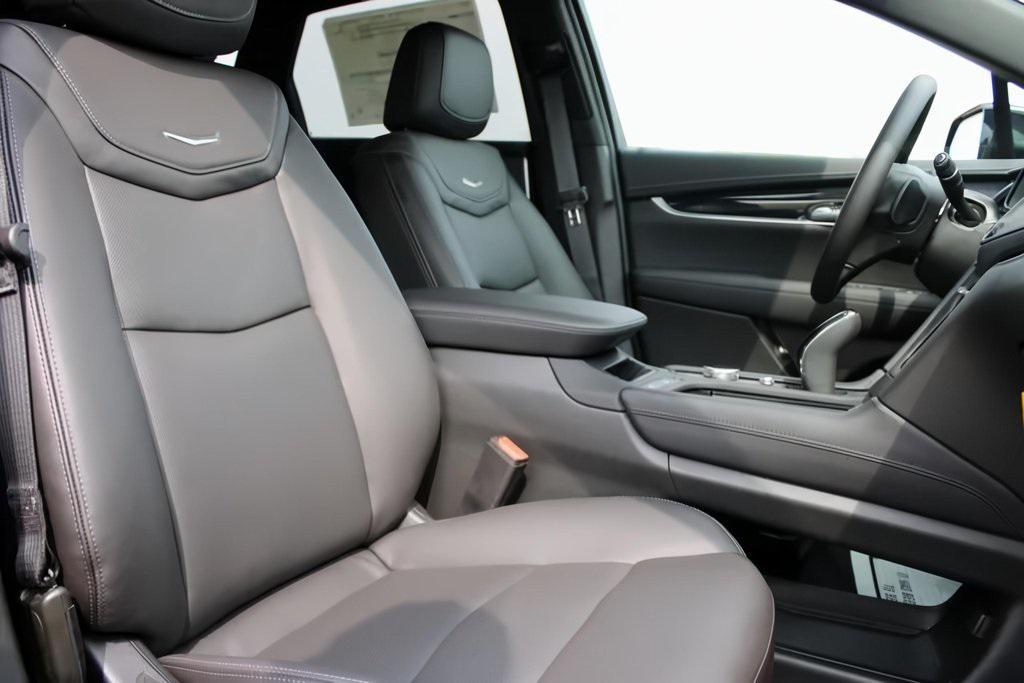 new 2025 Cadillac XT5 car, priced at $52,968