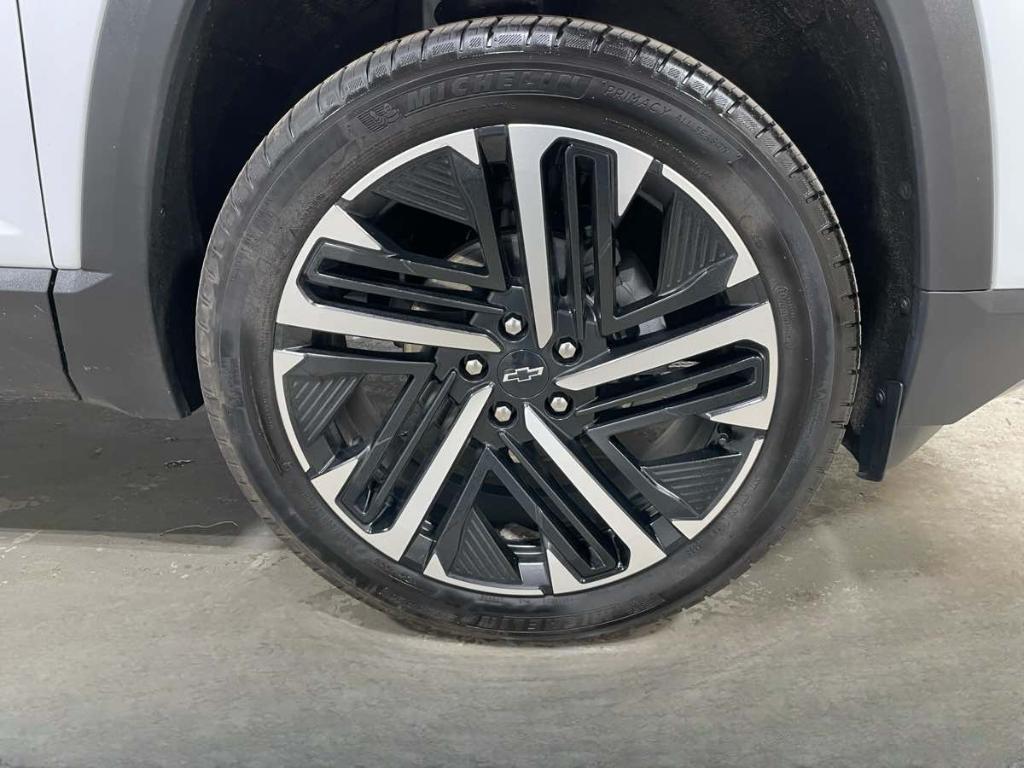 used 2026 Chevrolet Equinox car, priced at $35,985
