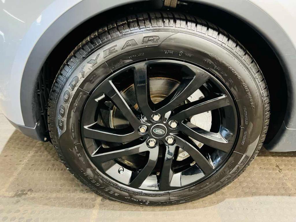 used 2018 Land Rover Discovery car, priced at $15,985