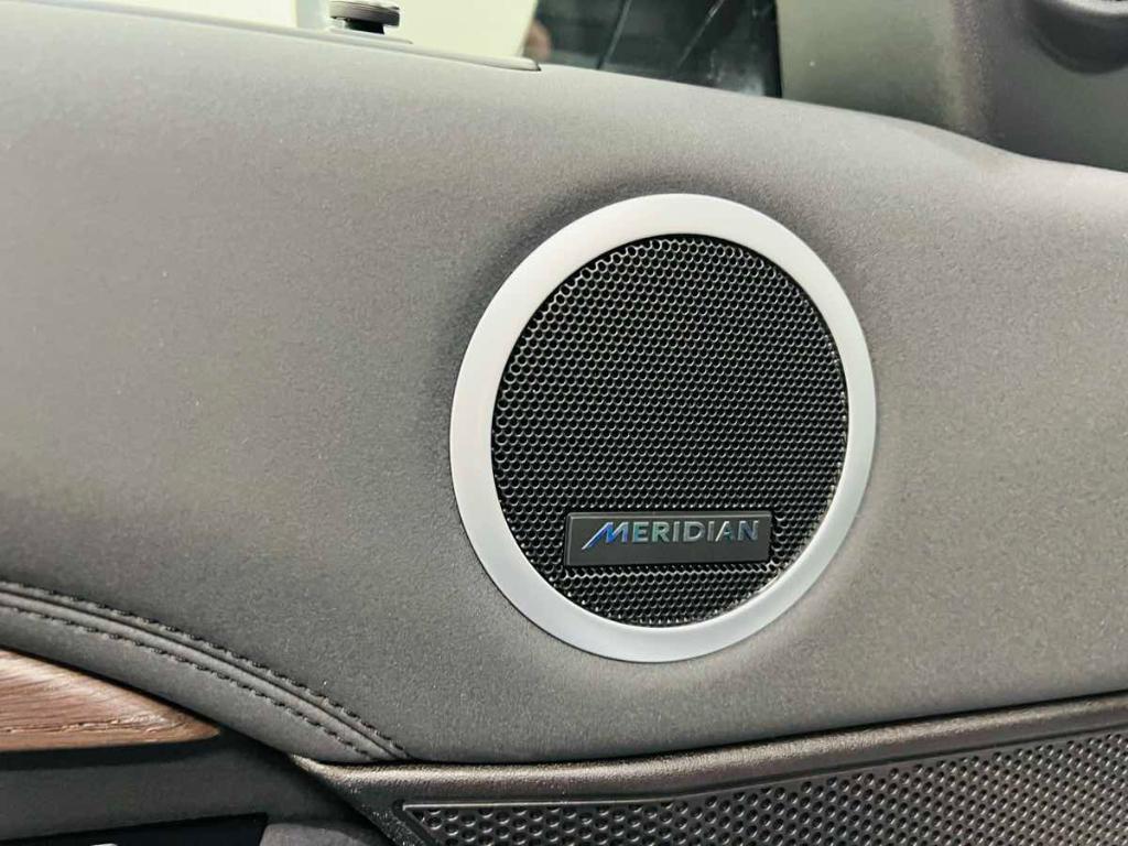 used 2018 Land Rover Discovery car, priced at $15,985