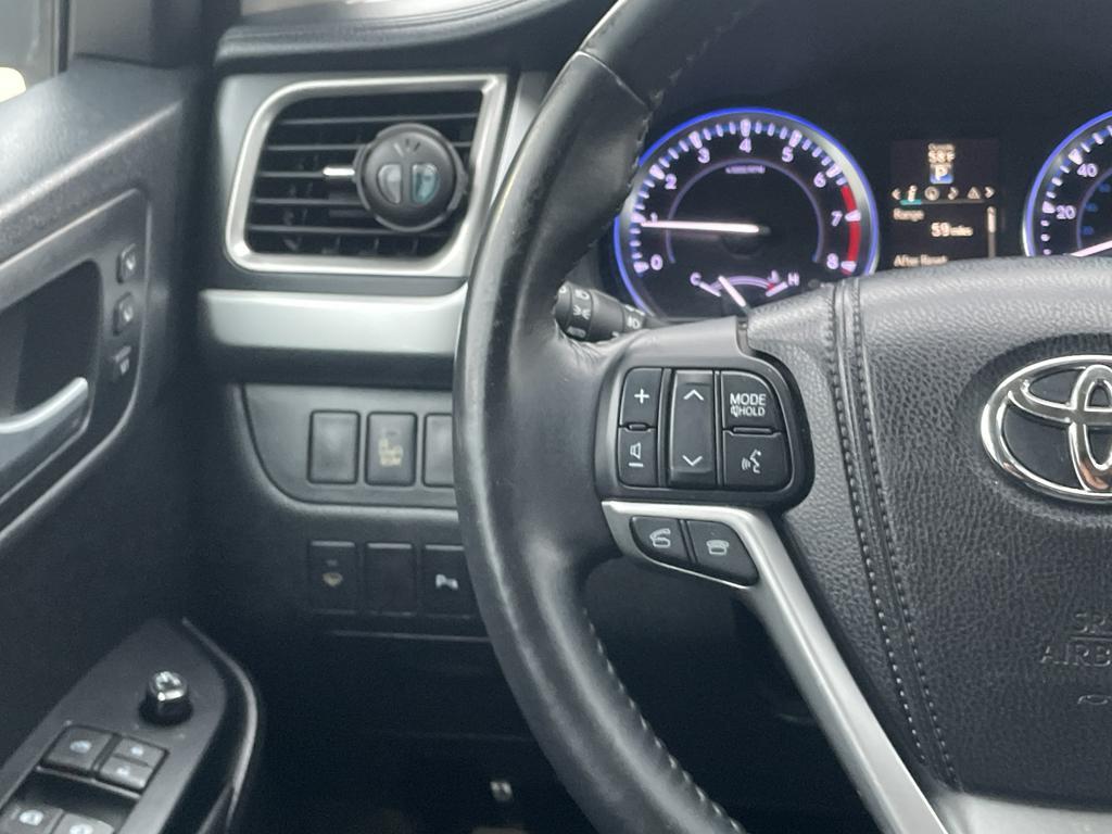 used 2014 Toyota Highlander car, priced at $16,947