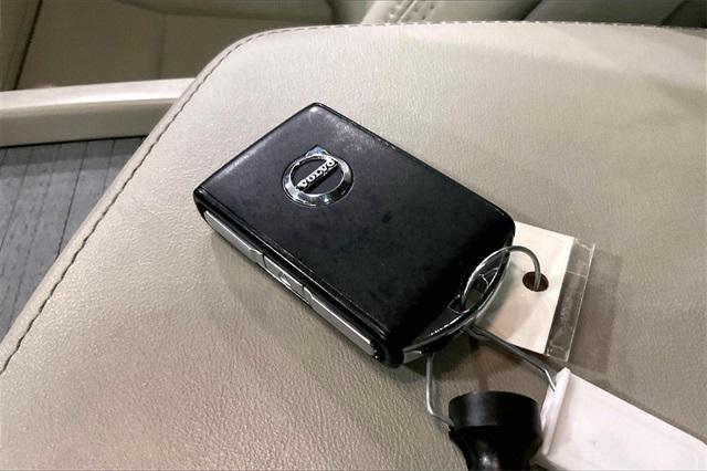 used 2024 Volvo XC60 Recharge Plug-In Hybrid car, priced at $47,400