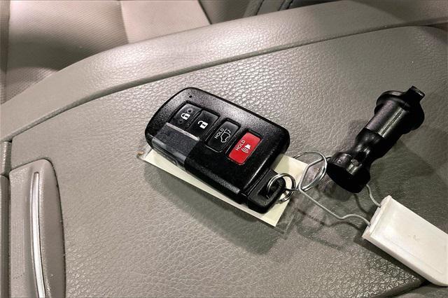 used 2018 Toyota Highlander car, priced at $24,400