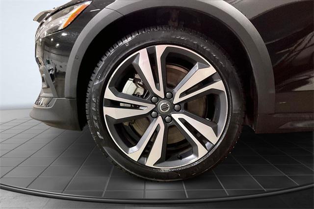 used 2025 Volvo V60 Cross Country car, priced at $36,500