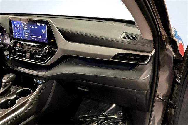 used 2022 Toyota Highlander car, priced at $38,000