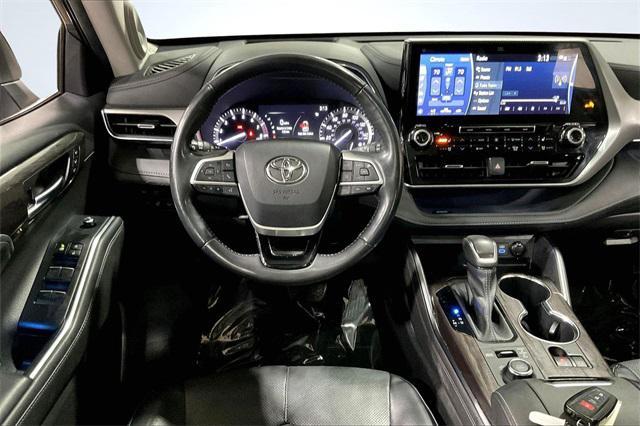 used 2022 Toyota Highlander car, priced at $38,000