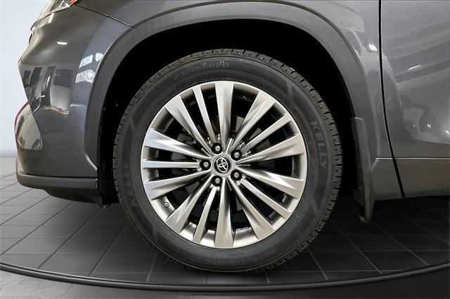 used 2022 Toyota Highlander car, priced at $38,000