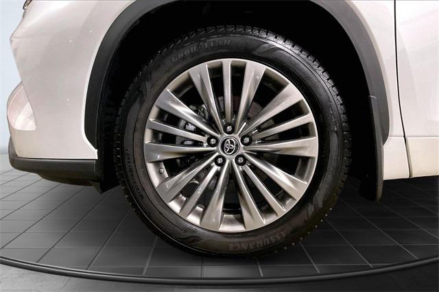 used 2022 Toyota Highlander car, priced at $38,000