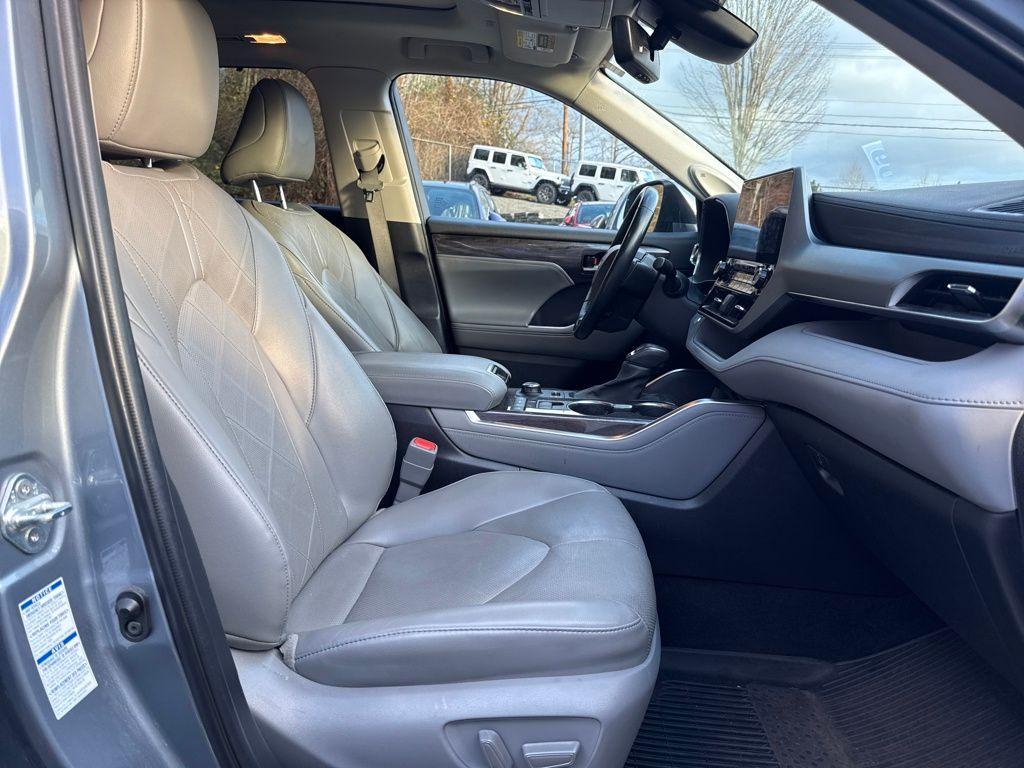 used 2022 Toyota Highlander car, priced at $37,971