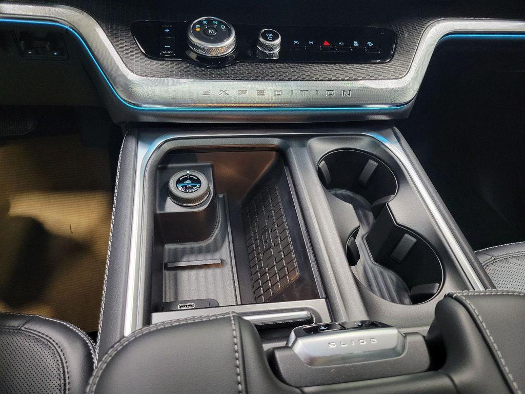 new 2025 Ford Expedition car, priced at $81,985