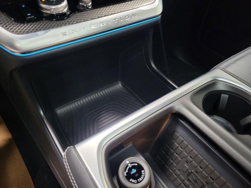 new 2025 Ford Expedition car, priced at $81,985