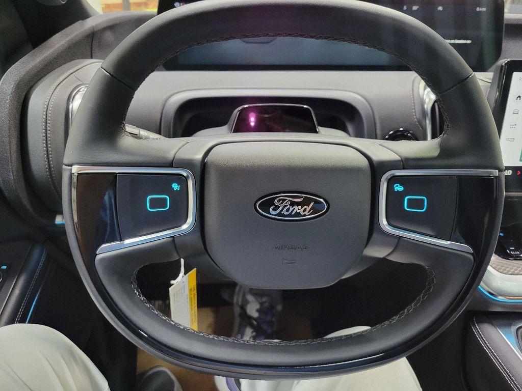 new 2025 Ford Expedition car, priced at $81,985