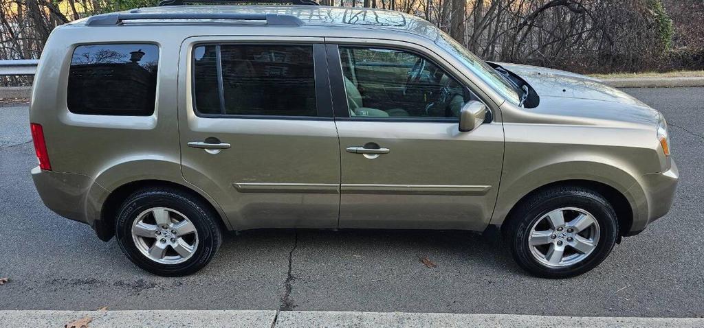 used 2011 Honda Pilot car, priced at $7,895