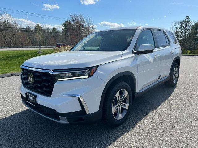 new 2025 Honda Pilot car, priced at $45,050