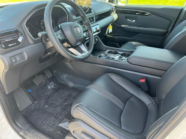 new 2025 Honda Pilot car, priced at $45,050
