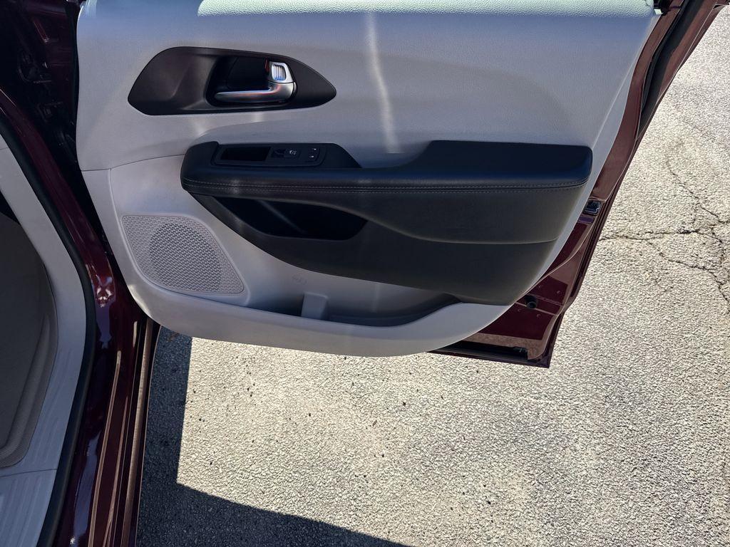 used 2020 Chrysler Pacifica car, priced at $11,980