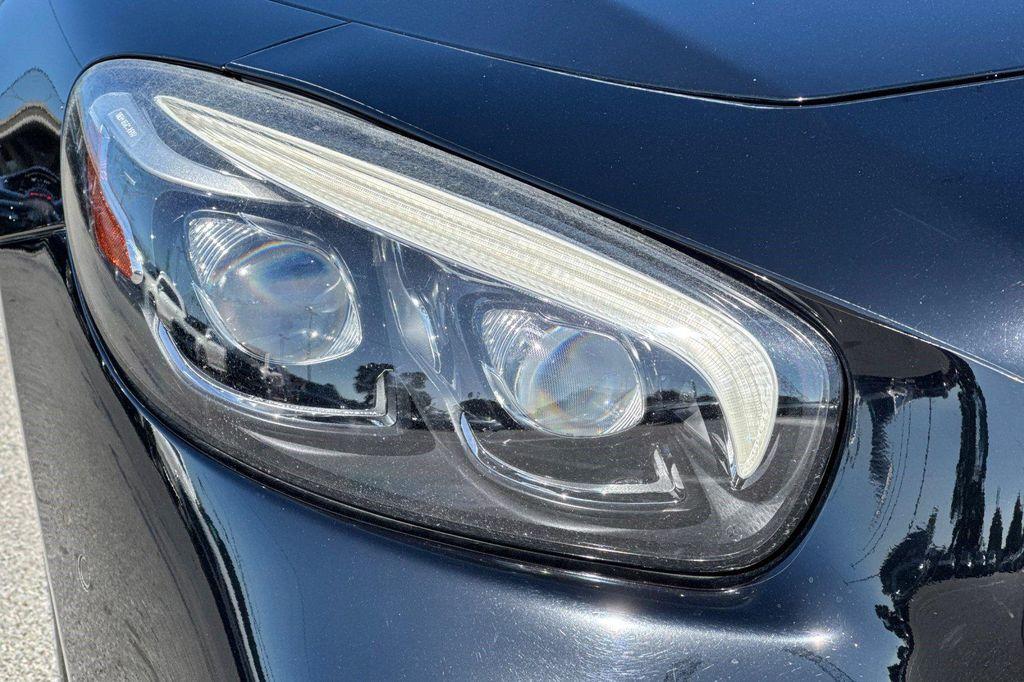 Mercedes-Benz SL view 12