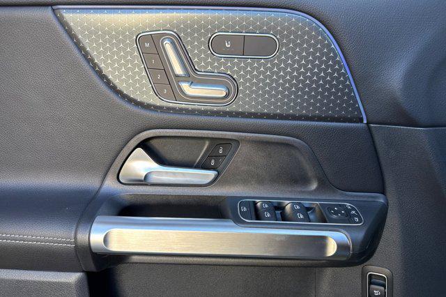 new 2025 Mercedes-Benz GLB 250 car, priced at $48,695