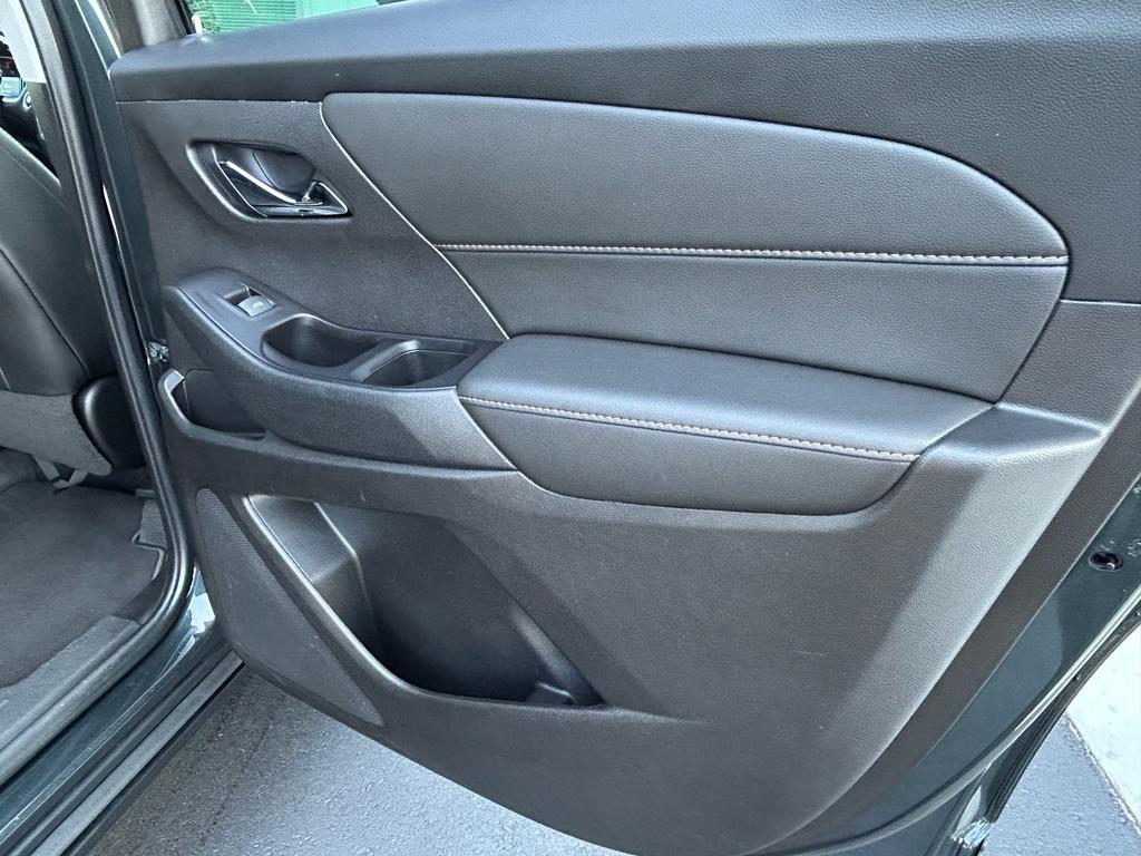 2020 Graphite Metallic Chevrolet Traverse