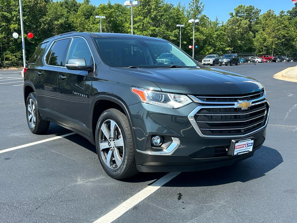 2020 Graphite Metallic Chevrolet Traverse