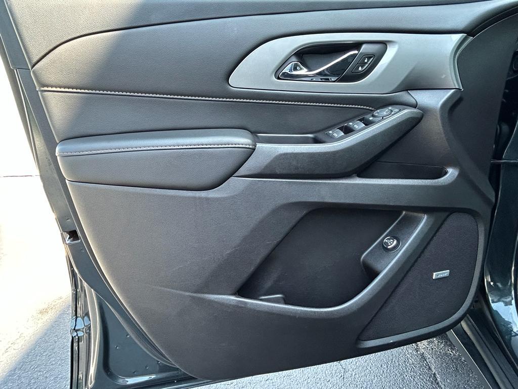 2020 Graphite Metallic Chevrolet Traverse