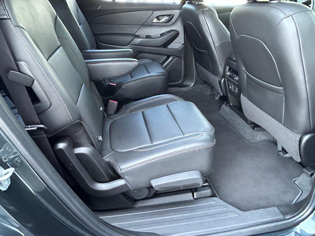 2020 Graphite Metallic Chevrolet Traverse