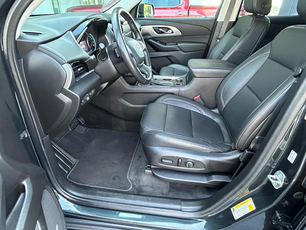 2020 Graphite Metallic Chevrolet Traverse