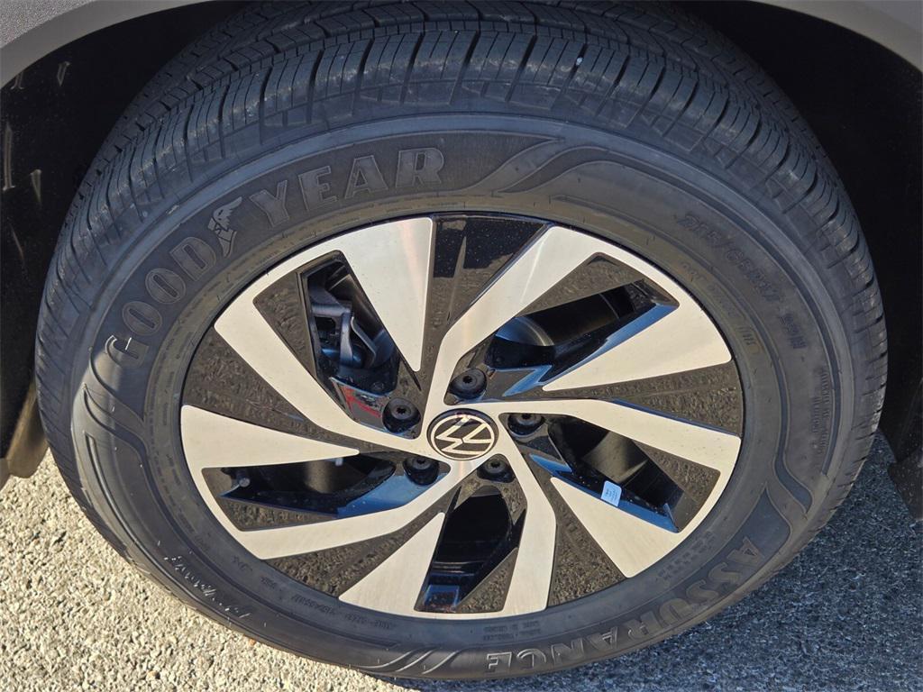 new 2026 Volkswagen Tiguan car, priced at $30,237