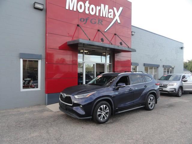 used 2023 Toyota Highlander Hybrid car, priced at $28,875