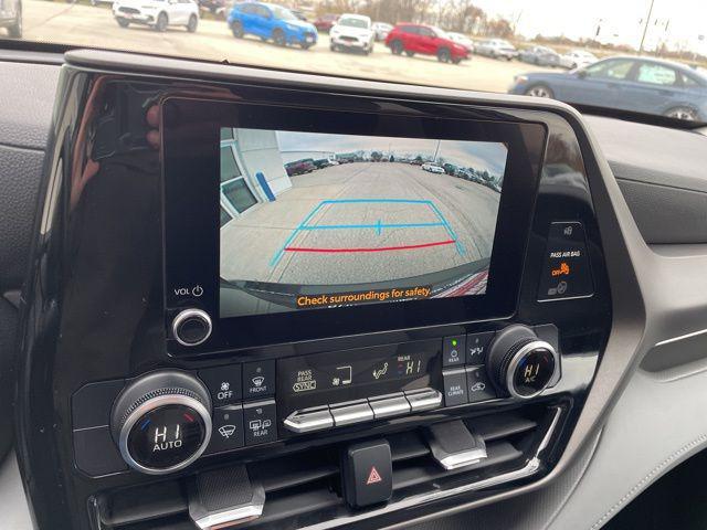 used 2023 Toyota Highlander car, priced at $29,621