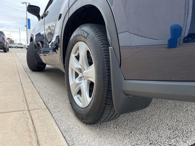 used 2023 Toyota Highlander car, priced at $29,621