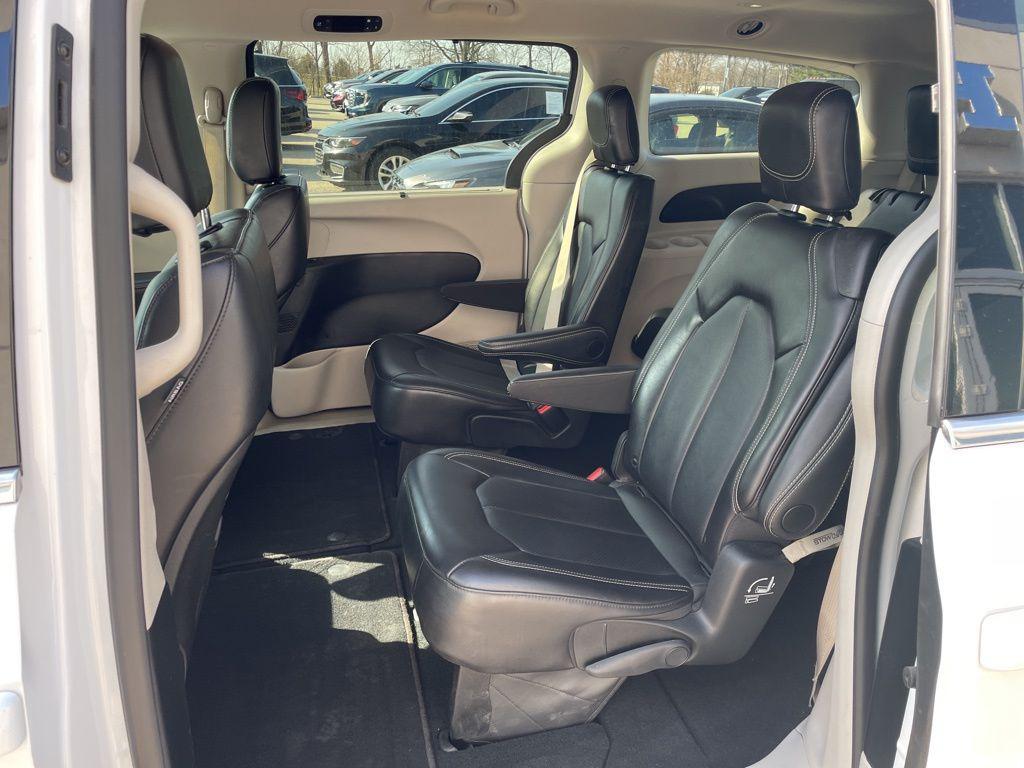 used 2024 Chrysler Pacifica car, priced at $27,986