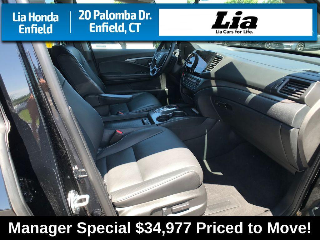 2022 Crystal Black Pearl Honda Pilot