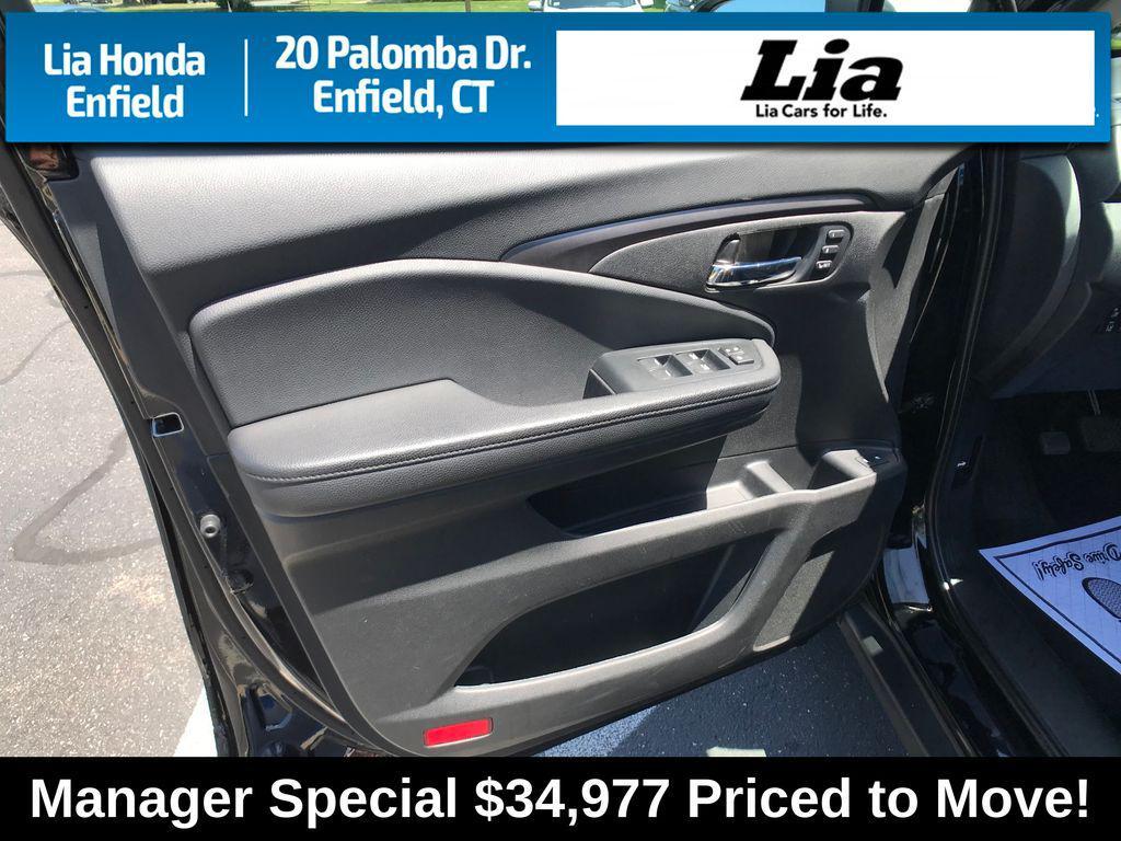 2022 Crystal Black Pearl Honda Pilot