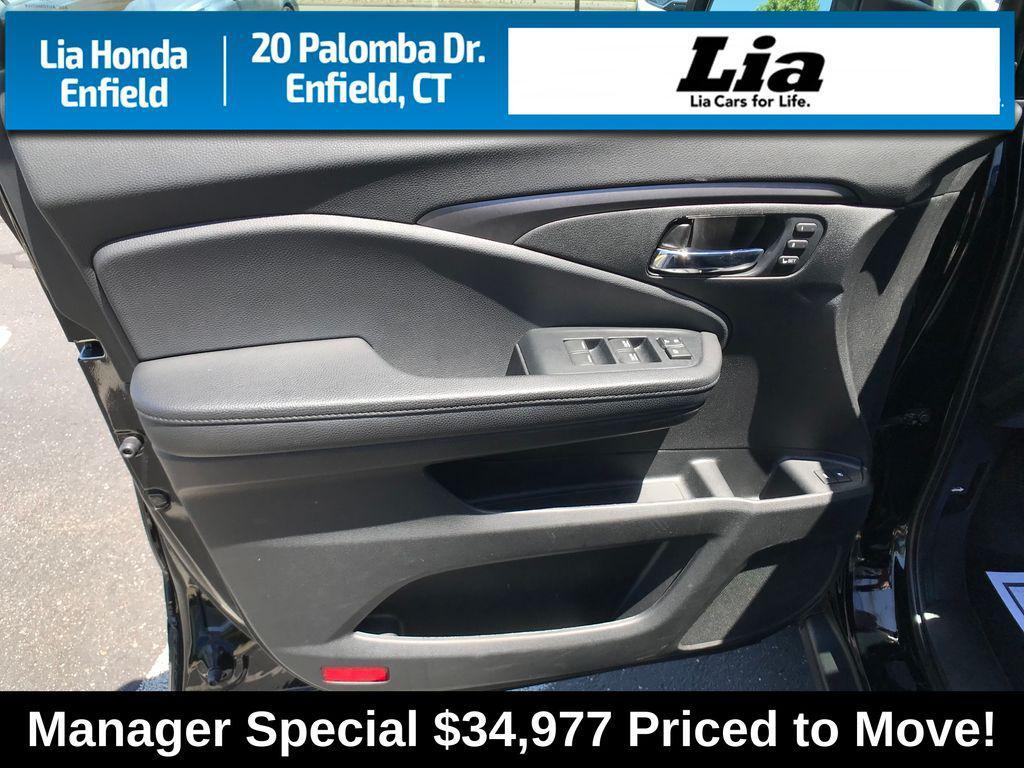 2022 Crystal Black Pearl Honda Pilot