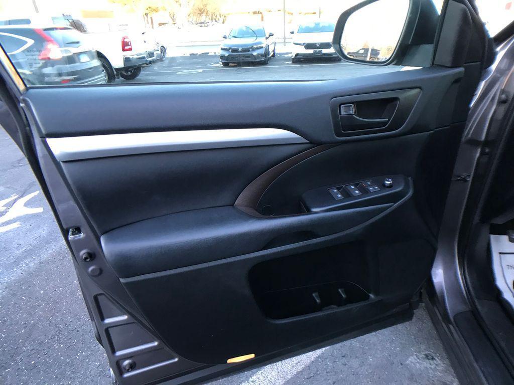 used 2019 Toyota Highlander car, priced at $23,977