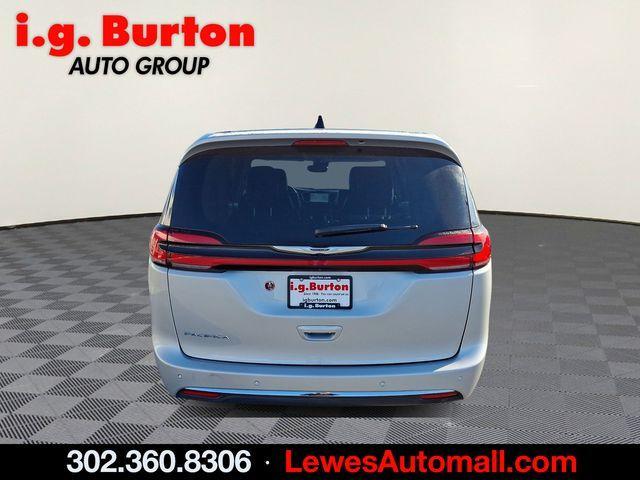 used 2024 Chrysler Pacifica car, priced at $29,999
