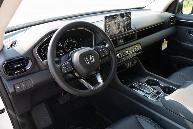 new 2025 Honda Pilot car, priced at $45,243