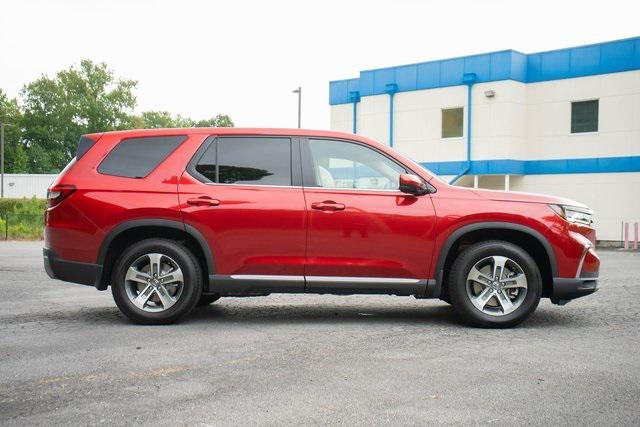 new 2025 Honda Pilot car, priced at $45,401