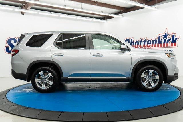 new 2025 Honda Pilot car, priced at $44,995