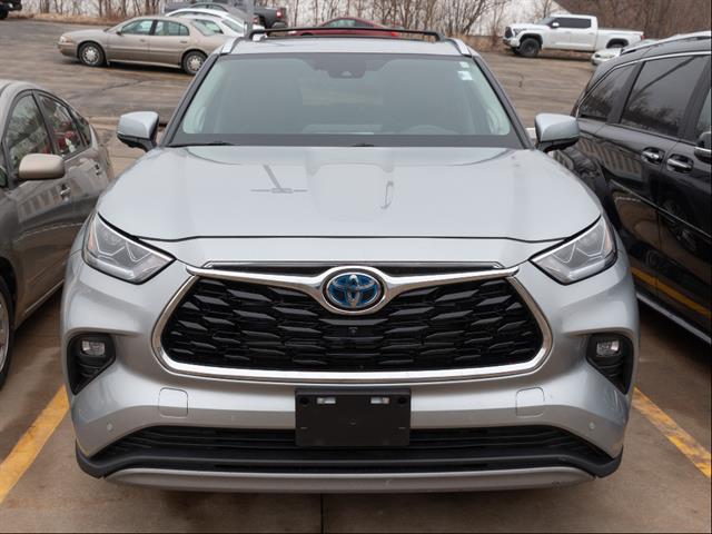 used 2024 Toyota Highlander Hybrid car, priced at $45,900