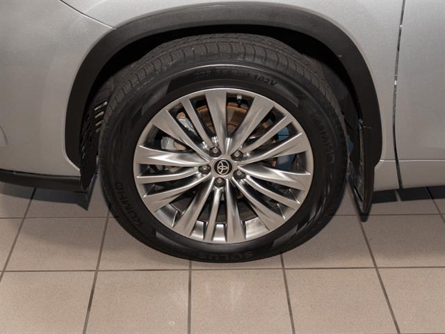 used 2024 Toyota Highlander Hybrid car, priced at $45,900