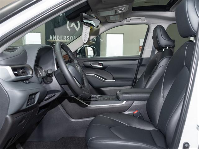 used 2025 Toyota Highlander car, priced at $48,233