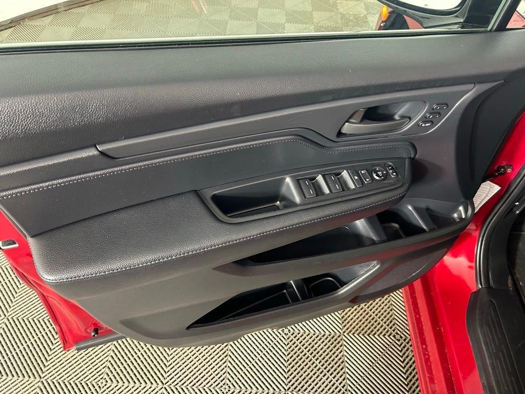 used 2025 Honda Odyssey car, priced at $37,049